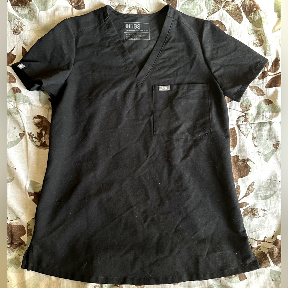 FIGS SCRUB TOP